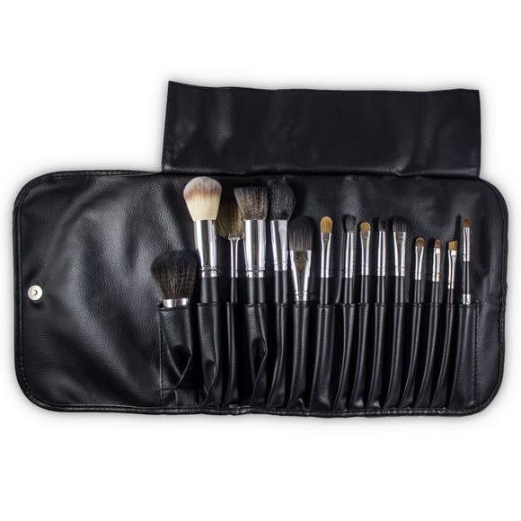 Makeover essentials 15 piece brush set - Picture 1 of 4